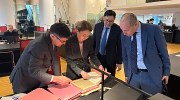 Делегация Архива Президента РК посетила Национальные архивы Франции